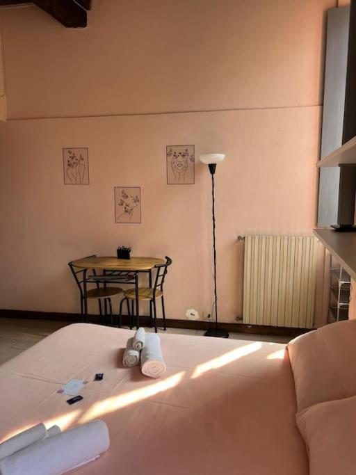 פיאצ'נצה Minimal Studio Con Travi A Vista מראה חיצוני תמונה