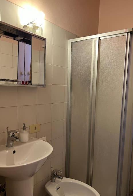 פיאצ'נצה Minimal Studio Con Travi A Vista מראה חיצוני תמונה