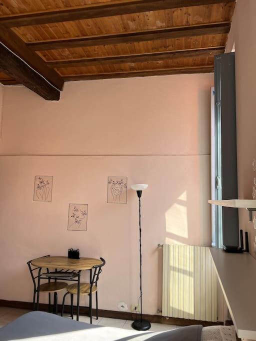 פיאצ'נצה Minimal Studio Con Travi A Vista מראה חיצוני תמונה
